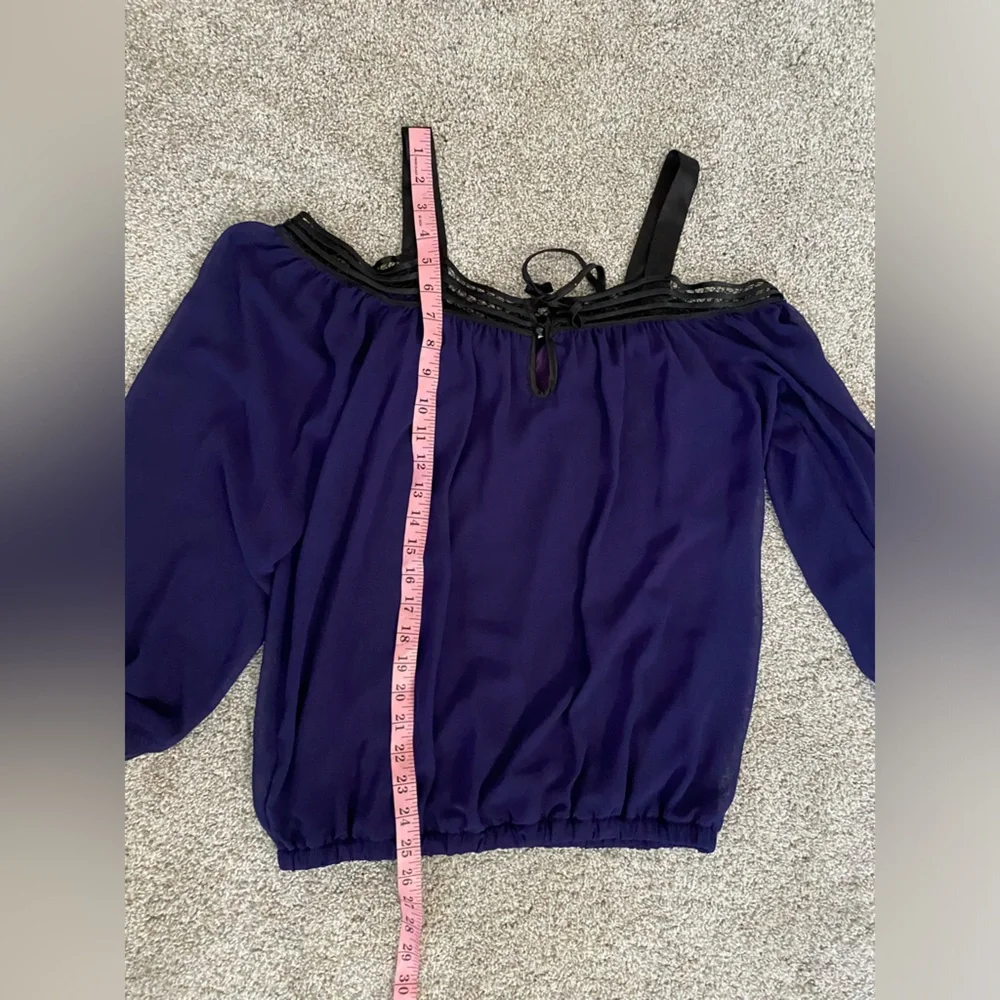 Accepting offers- Ladies Blouse - Picture 8 of 10